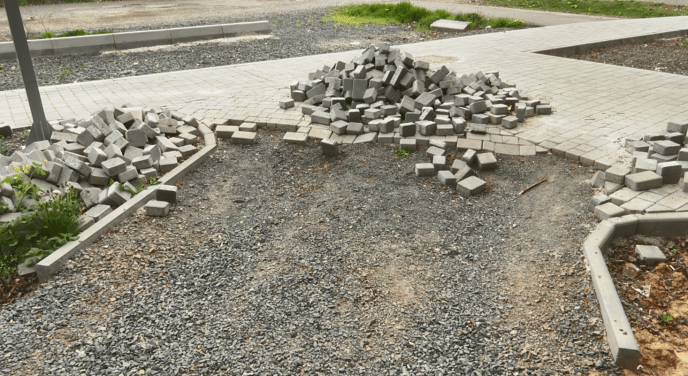 Ні грошей, ні парку: розпочата позаминулого року реконструкція парку у Мукачеві досі не завершена – 05