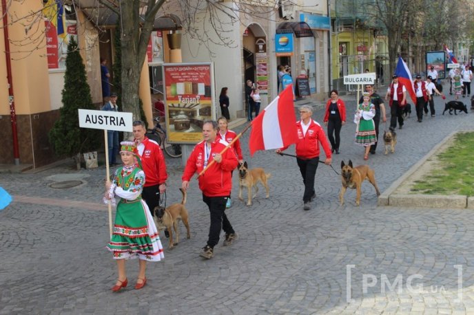 У Мукачеві урочисто відкрили чемпіонат світу зі слідової роботи службових собак – 30