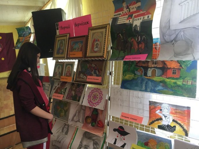 У торговельно-економічному коледжі Мукачева відзначили мистецьки обдаровану молодь – 07
