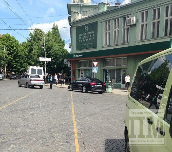 У Мукачеві "елітний олень" припаркувався на самому пішохідному переході (ФОТОФАКТ) – 02