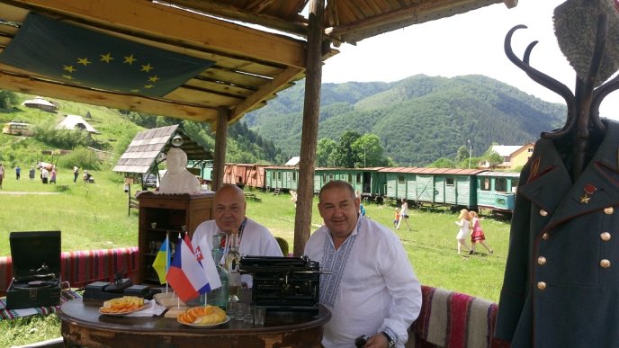 На фестивалі в Колочаві Москаль пригощав туристів ріплянкою власного виробництва – 02