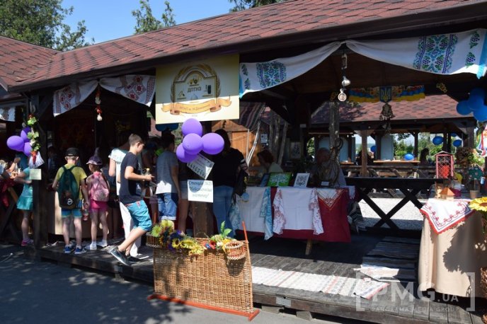 У парку "Перемоги" в Мукачеві влаштували свято для дітей – 11