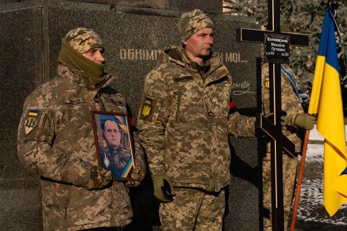 Двоє дітей втратили батька: в Ужгороді поховали полеглого Героя – 06 Двоє дітей втратили батька: в Ужгороді поховали полеглого Героя – 06