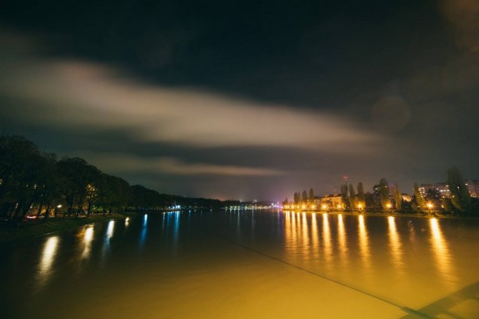 Страхітлива краса: фотограф зафіксував, як в Ужгороді виглядав паводок вночі  – 16