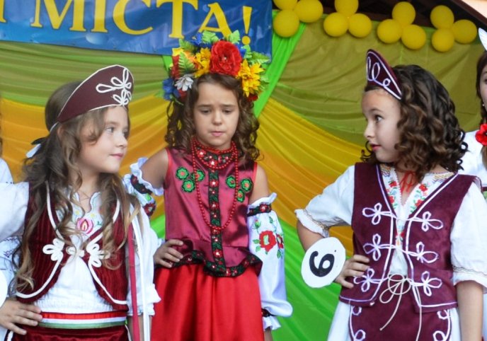 У Тячеві визначили найгарнішу дівчину міста – 22