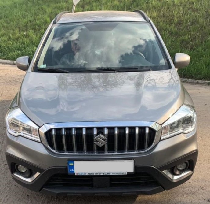 На кордоні у чоловіка виявили ножі із зображенням російського Кремля – 01 На кордоні у чоловіка виявили ножі із зображенням російського Кремля – 01