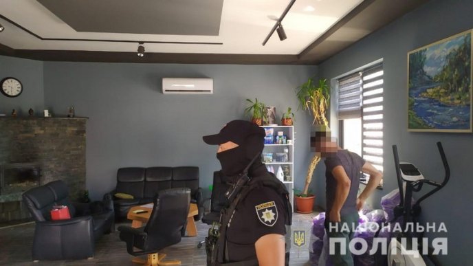 Поліція Закарпаття викрила злочинну групу – 02