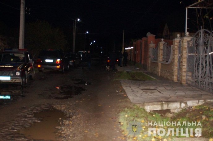 Вибух на подвір’ї мукачівської підприємиці: оприлюднено фото з місця події – 01 Вибух на подвір’ї мукачівської підприємиці: оприлюднено фото з місця події – 01