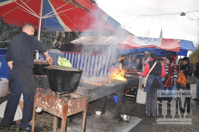 День Святого Мартина у Мукачеві: смачні наїдки, запашне вино і насичена культурна програма (ФОТО) – 07