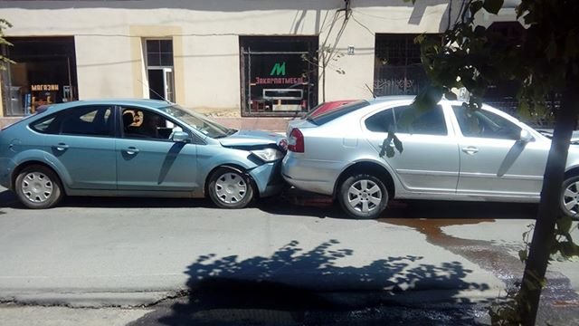 Соцмережі: в Ужгороді зіткнулись чотири автівки – 02