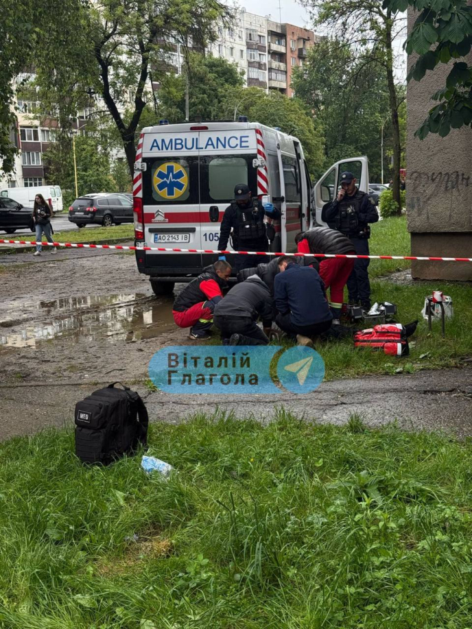 В Ужгороді студент вистрибнув із шостого поверху гуртожитку – 02 Фото — Віталій Глагола