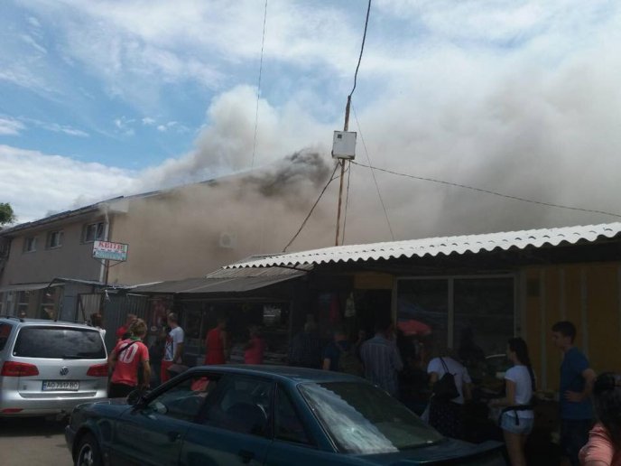 В Ужгороді на ринку "Білочка" сталась пожежа – 05