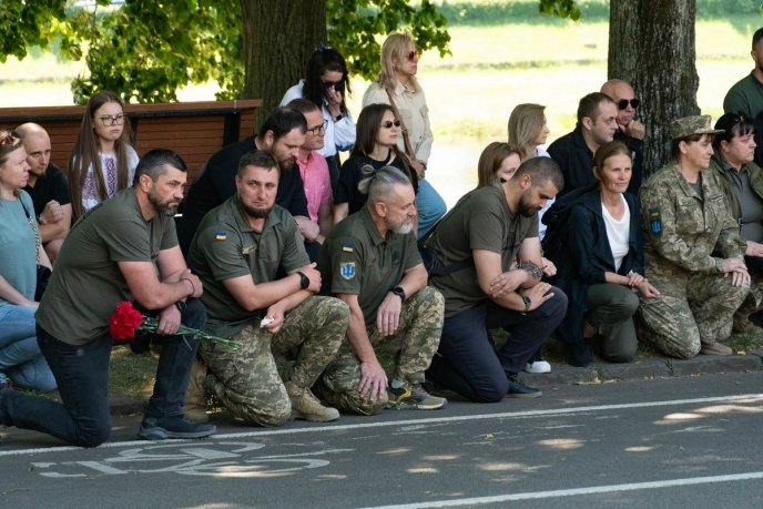 В Ужгороді сьогодні поховали двох молодих Героїв – 03