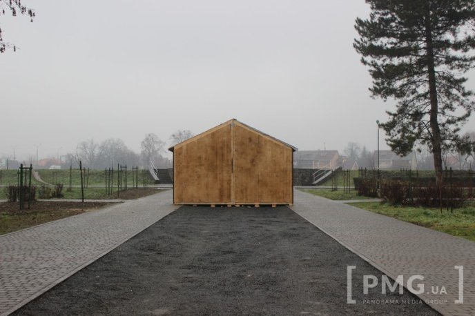 Сьогодні у Парку Перемоги у Мукачеві з’являться кілька дерев’яних будиночків – 02