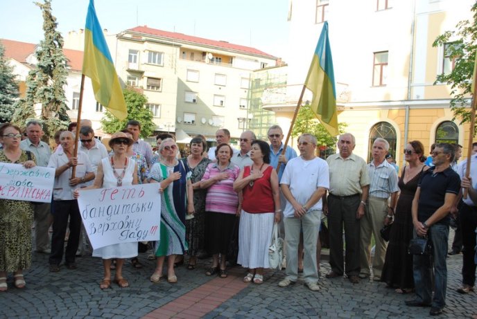У Мукачеві протестували проти "мовного" закону (ФОТОРЕПОРТАЖ) – 06