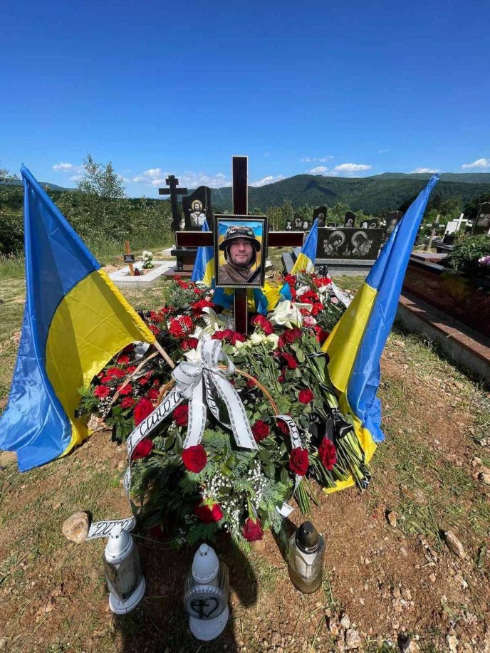 У Чинадієві поховали загиблого на війні захисника – 03