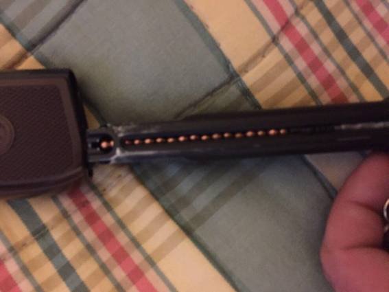 Чоловік регулярно крав у підлітків телефони, погрожуючи їм пістолетом – 02