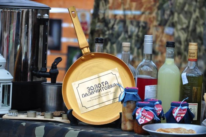 На «Ужгородській палачінті» урочисто розрізали перший млинець – 02