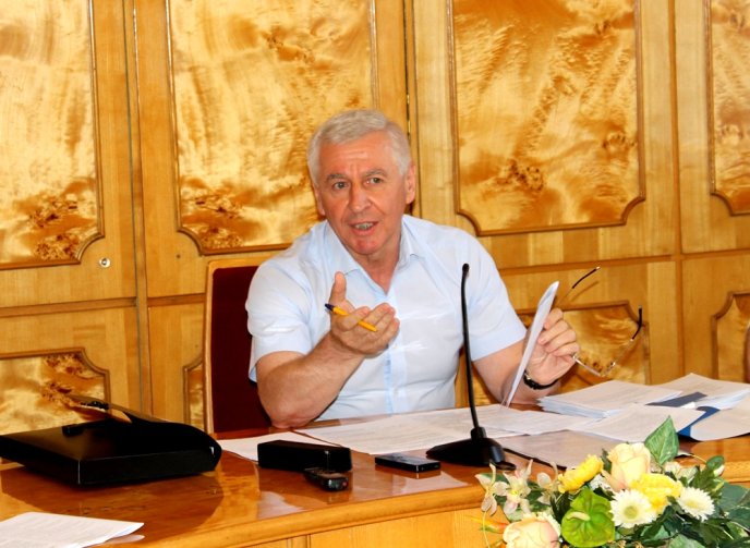 Закарпатські депутати виділять гроші на спортивні майданчики – 09