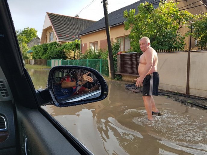 "Думаємо про гондоли", – в мережі опублікували наслідки сьогоднішньої зливи на Закарпатті – 06