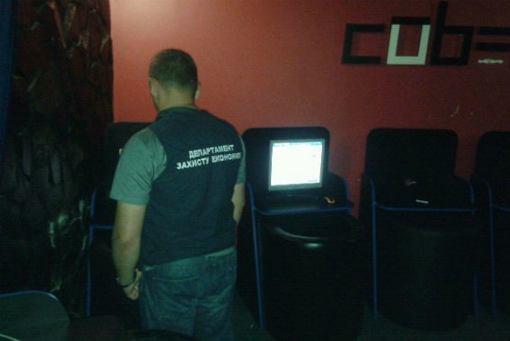 Поліція провела обшуки в гральних закладах області – 04 Поліція провела обшуки в гральних закладах області – 04