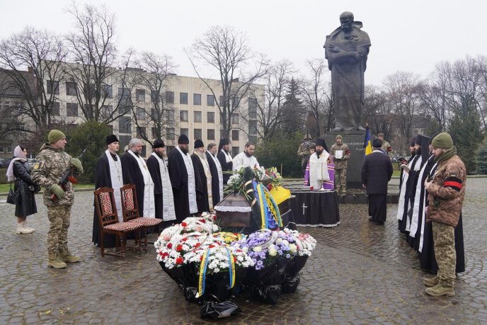 В Ужгород на щиті повернувся ще один Герой – 01