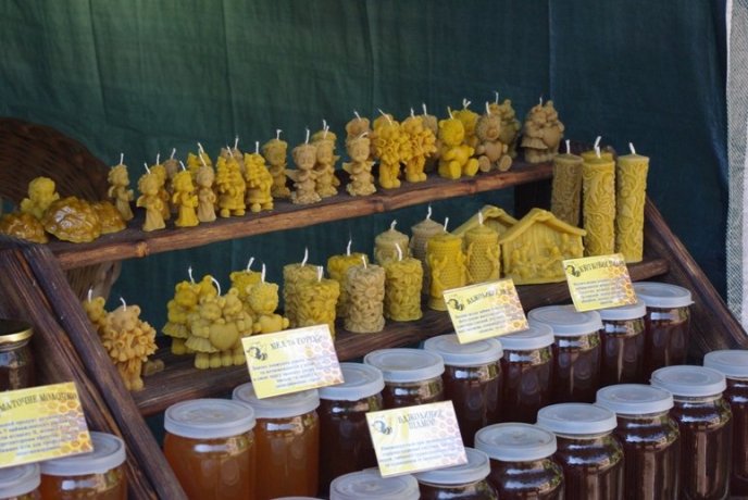 В Ужгороді ласують солодким продуктом на "Медовому Спасі" (ФОТОРЕПОРТАЖ) – 01