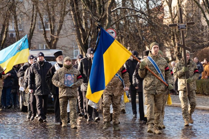 Двоє дітей втратили батька: в Ужгороді поховали полеглого Героя – 05 Двоє дітей втратили батька: в Ужгороді поховали полеглого Героя – 05