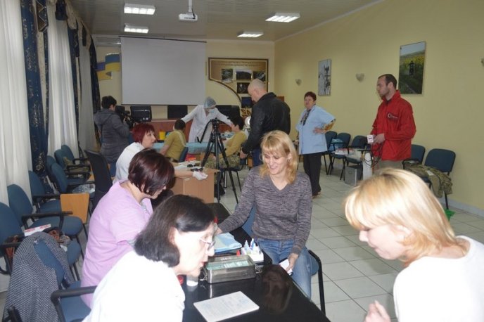 Прикордонники здавали кров, щоб врятувати чуже життя – 02