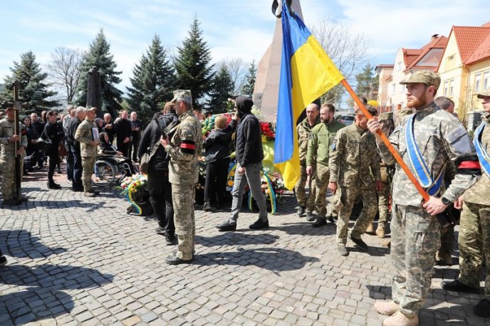 Поховали закарпатця, якого мобілізували 25 лютого – 04