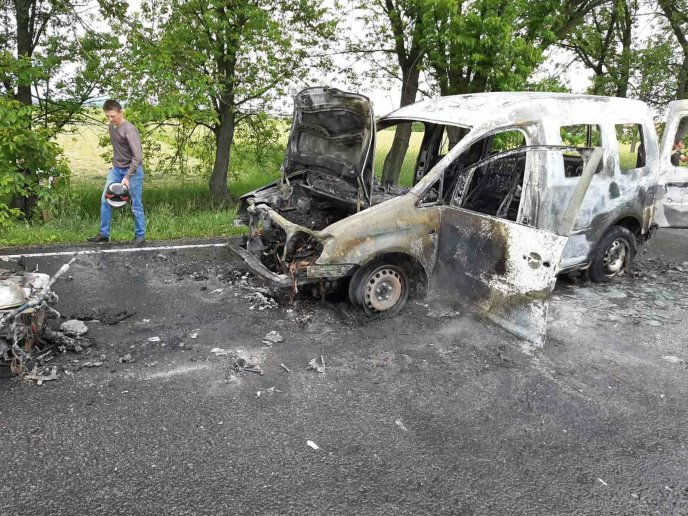 Моторошна аварія: після зіткнення транспортні засоби загорілися – 02 Моторошна аварія: після зіткнення транспортні засоби загорілися – 02