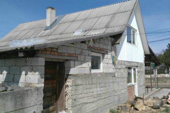 18-річний хлопець спочатку вкрав авто, розбив його, а потім пограбував магазин – 04