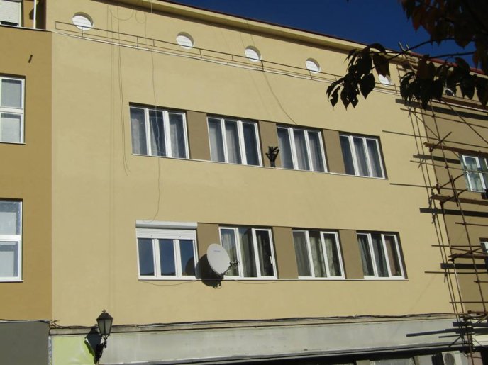 В історичній частині Ужгорода оновлюють фасади будинків – 02