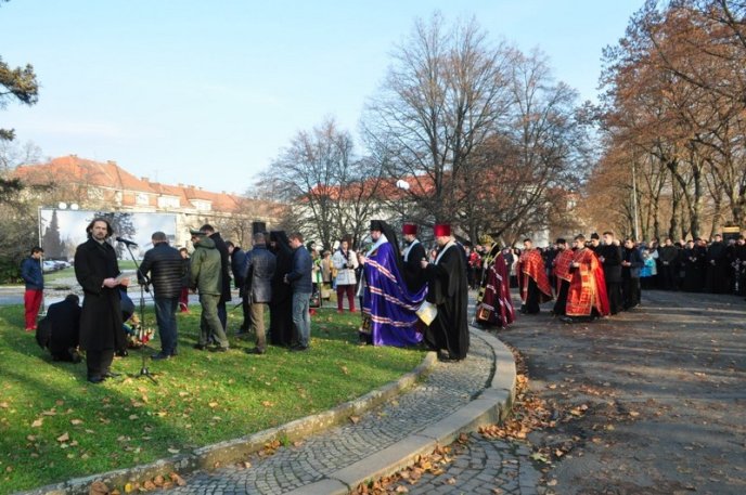 В Ужгороді вшанували памʼять жертв голодоморів в Україні – 15