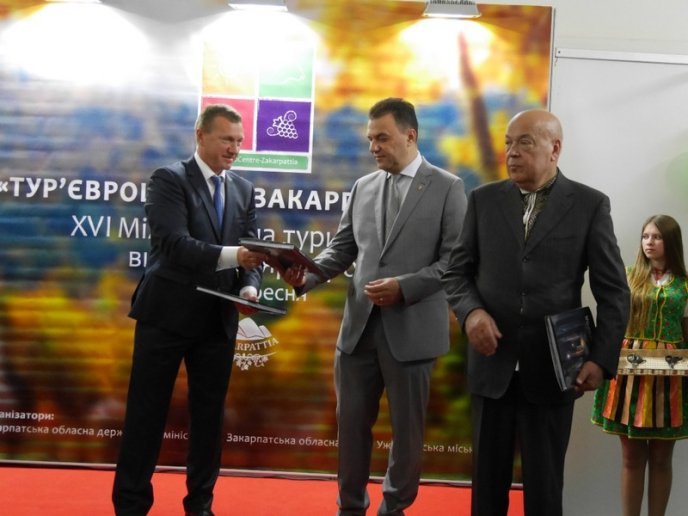 В Ужгороді стартувала найбільша туристична виставка області – 04