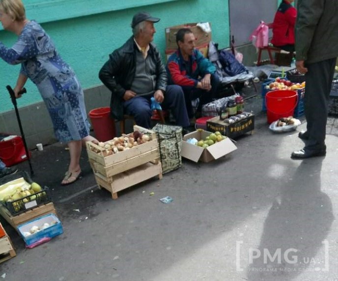 Скільки коштують гриби на "Зеленому ринку" в Мукачеві – 03