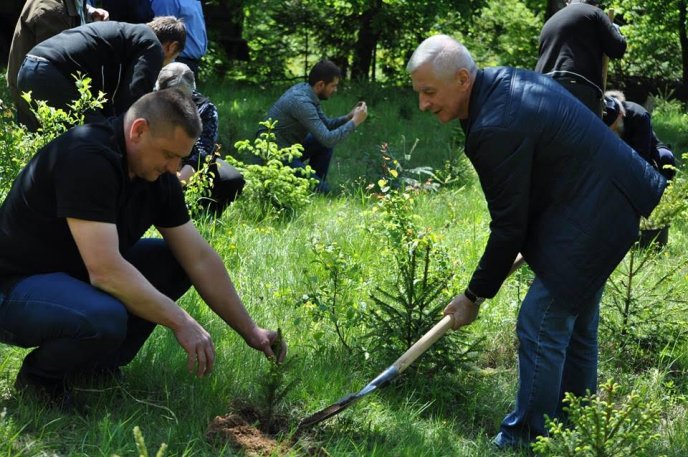 На Ужгородщині в честь воїнів Другої світової війни висадили дерева – 05