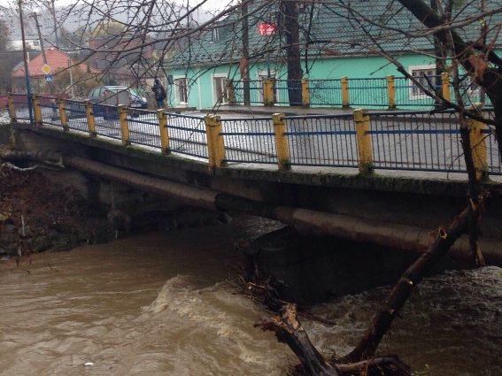 На Свалявщині через підтоплення дороги перекрили в’їзд у село Пасіка – 05