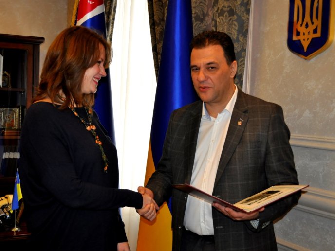 На Закарпатті нагородили трьох активних волонтерів – 08