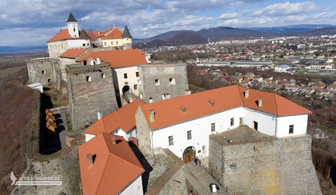 Замок "Паланок" з висоти пташиного польоту: захоплюючі світлини – 06