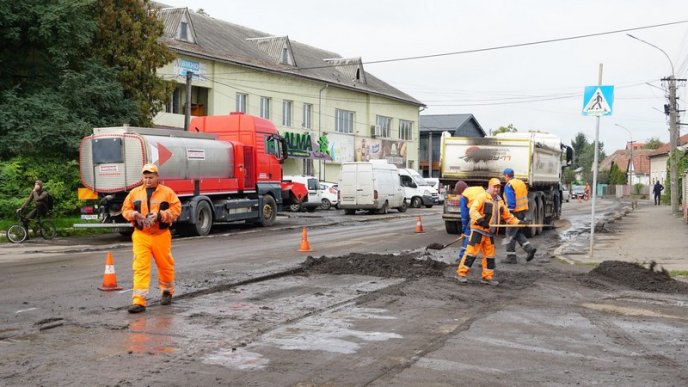 У Мукачеві почали ремонтувати одну з найгірших доріг міста – 05