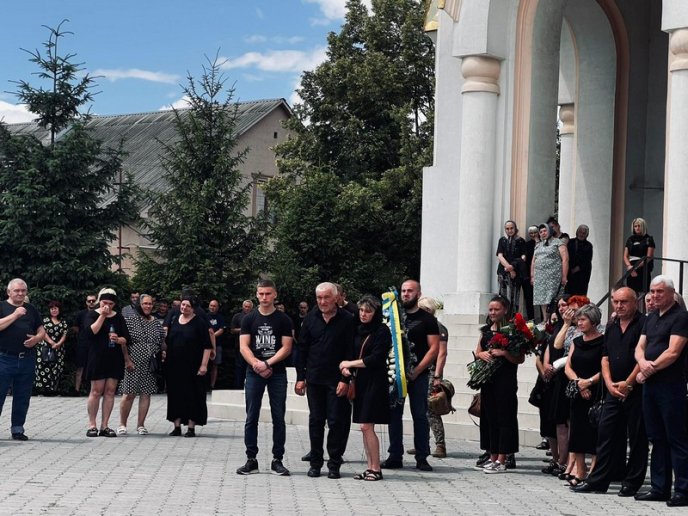 Мукачево попрощалося із загиблим на війні Героєм – 06 Мукачево попрощалося із загиблим на війні Героєм – 06