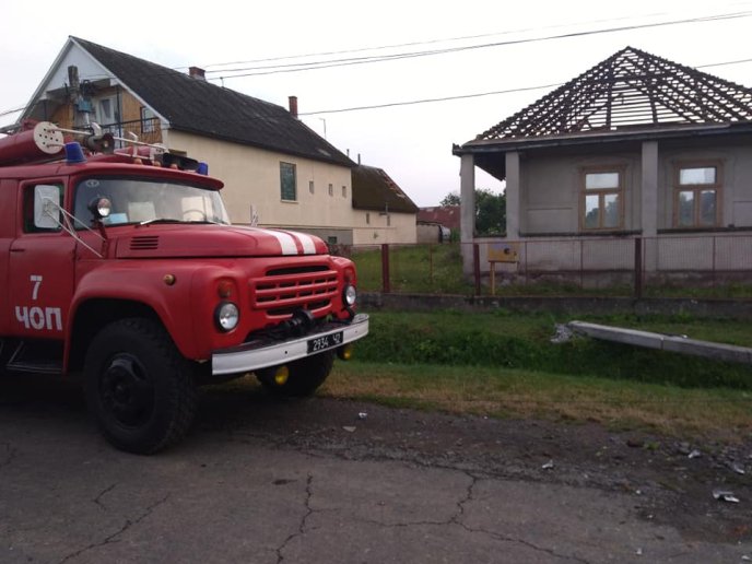 Рятувальники ліквідовують наслідки негоди – 11