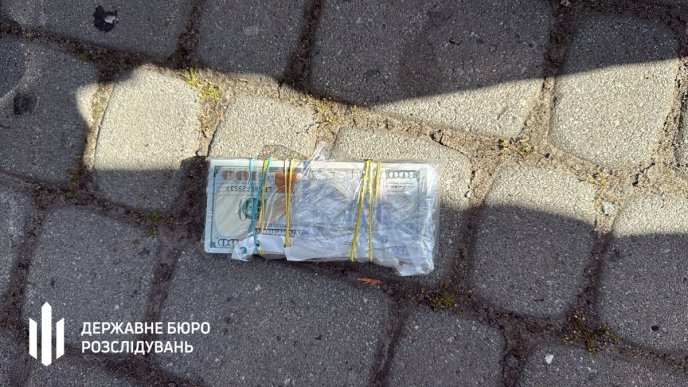 На Закарпатті викрили митника. Відомо, що він накоїв – 02 Митник за гроші переправляв чоловіків за кордон