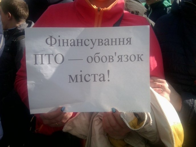 Сесія Мукачівської міської ради проходить під вигуки "Ганьба" та "Депутати для народу" – 04