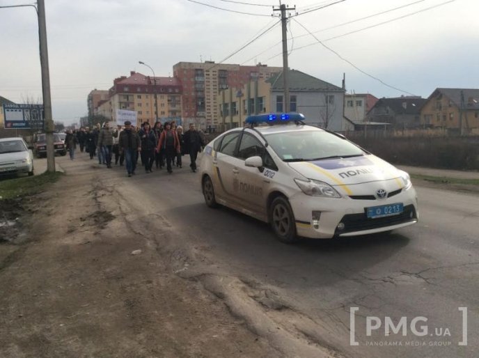 Студенти та викладачі ПТНЗ Мукачева вийшли на мирну ходу – 03