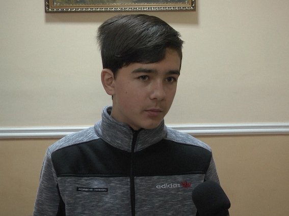 У Мукачеві героїчний дев’ятикласник став на захист інваліда, якого грабували аж троє чоловіків – 02