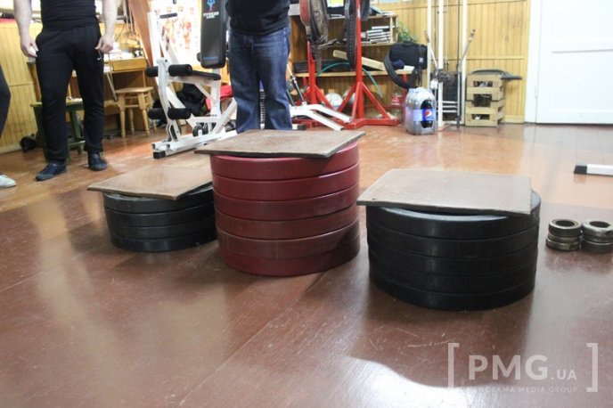 У Мукачеві відбувся святковий турнір з класичного жиму лежачи – 18