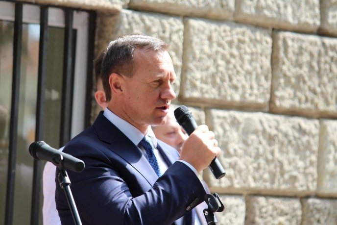 Як у лінгвістичній гімназії в Ужгороді останній дзвоник проходив – 12 Як у лінгвістичній гімназії в Ужгороді останній дзвоник проходив – 12