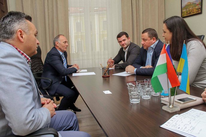 Делегація угорського міста-побратима Добош відвідує Мукачево – 01